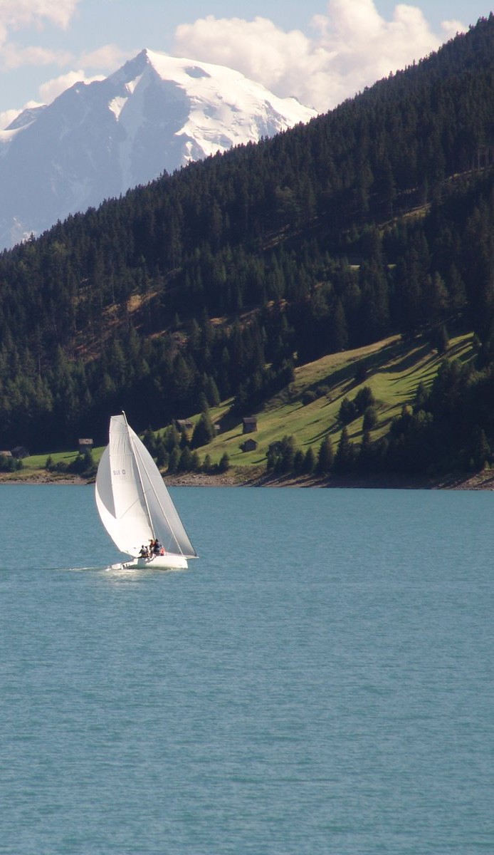 mOcean auf einem Raumkurs mit Gennaker auf dem Aegerisee